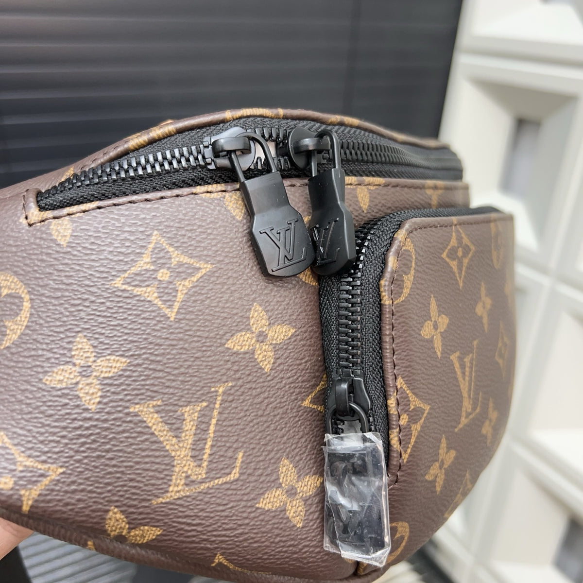 VV Bumbag Crossbody chest bag 1825052311