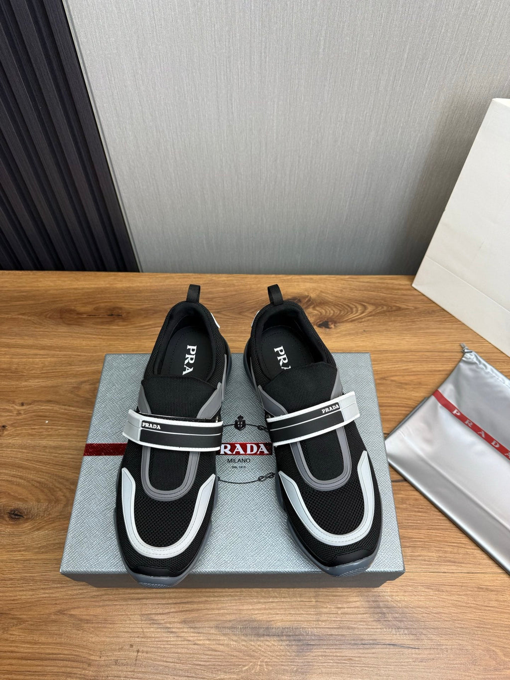 PR sneakers 1826051402