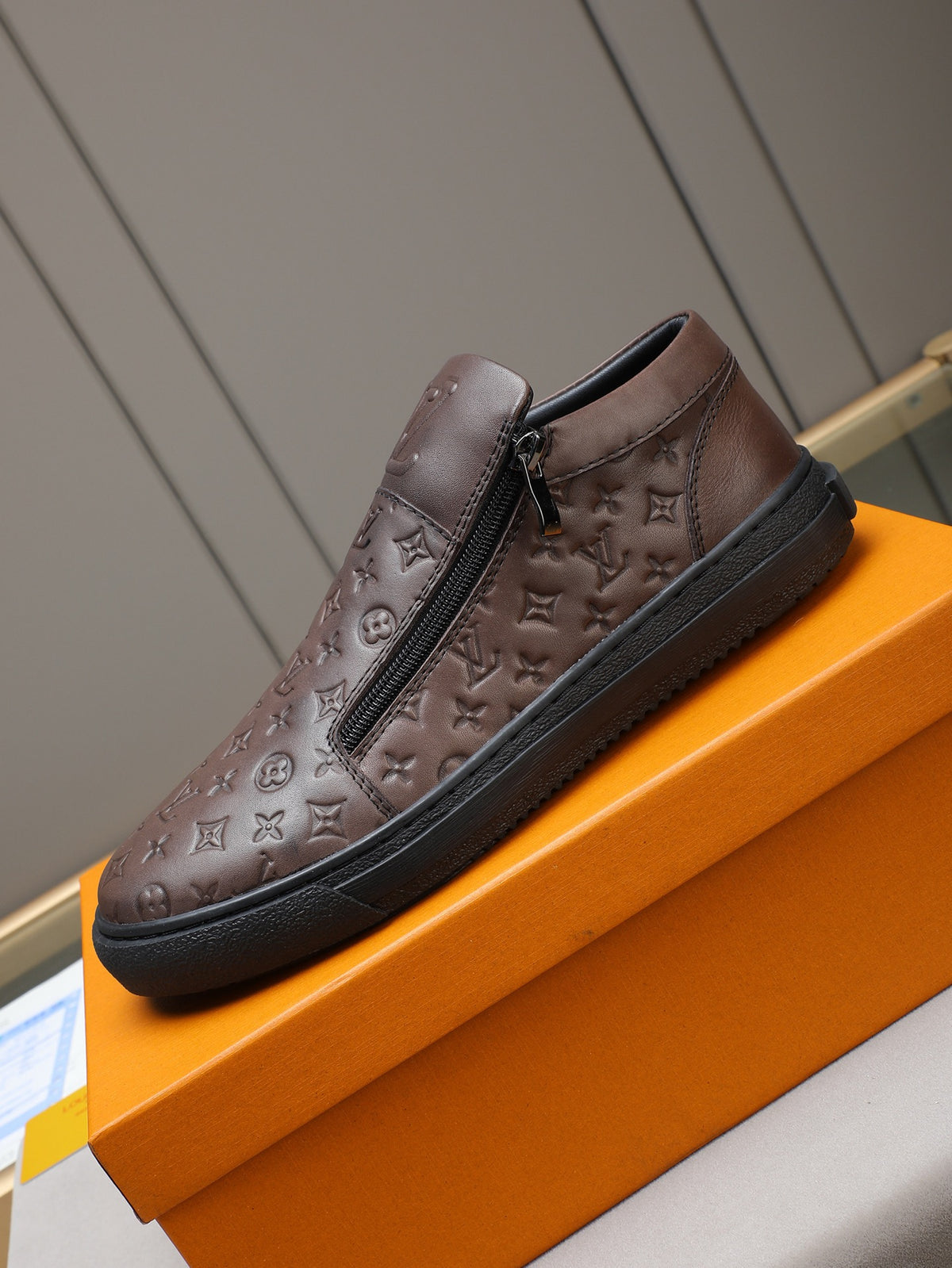VV Zippered casual sneakers 1825122511