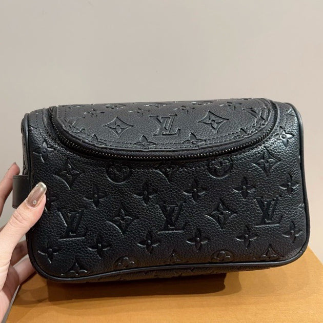 Classic chic and versatile wash bag 1024122301