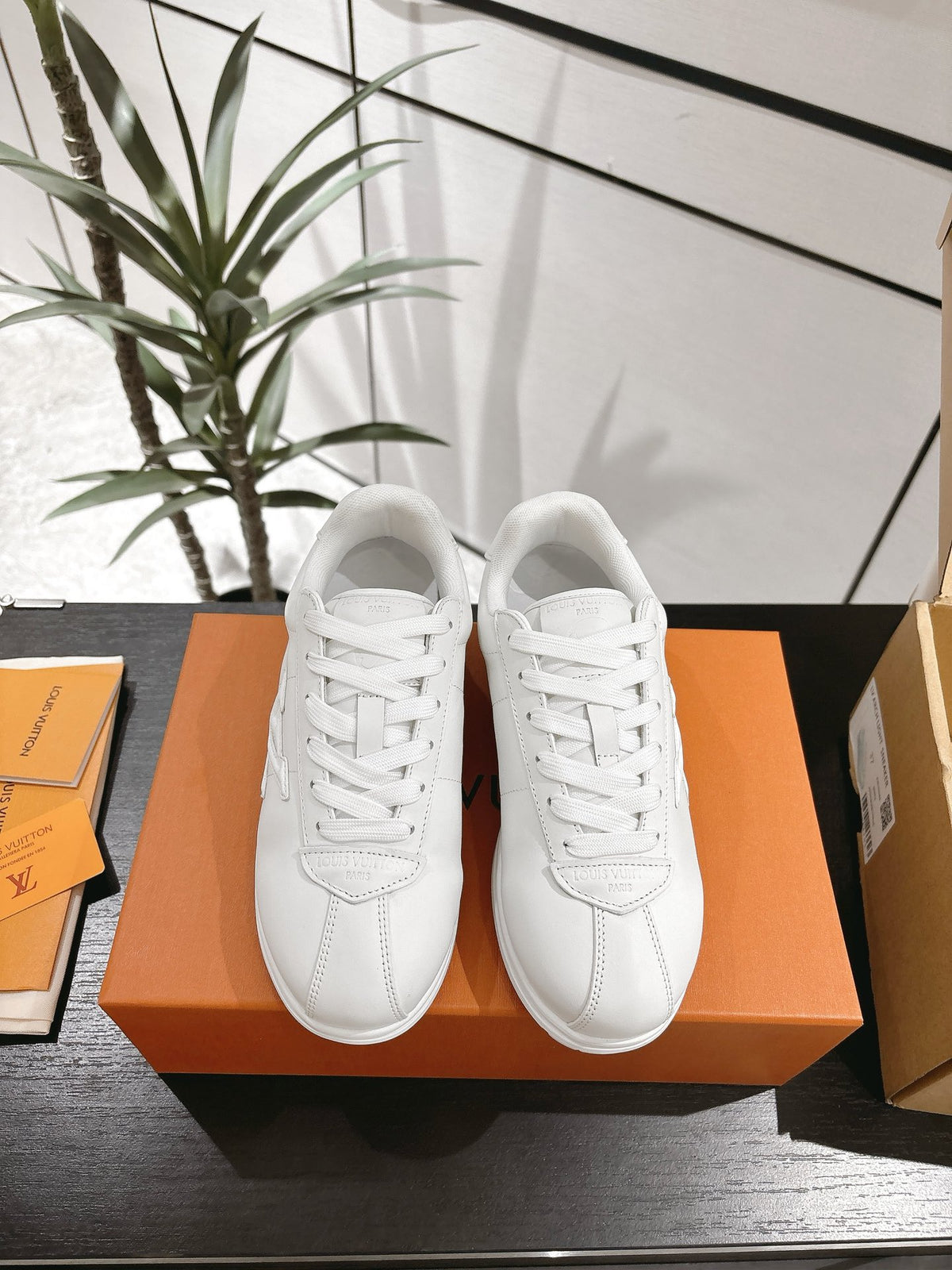VV Sneaker 1825060605