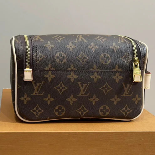 Classic chic and versatile wash bag 1024122301