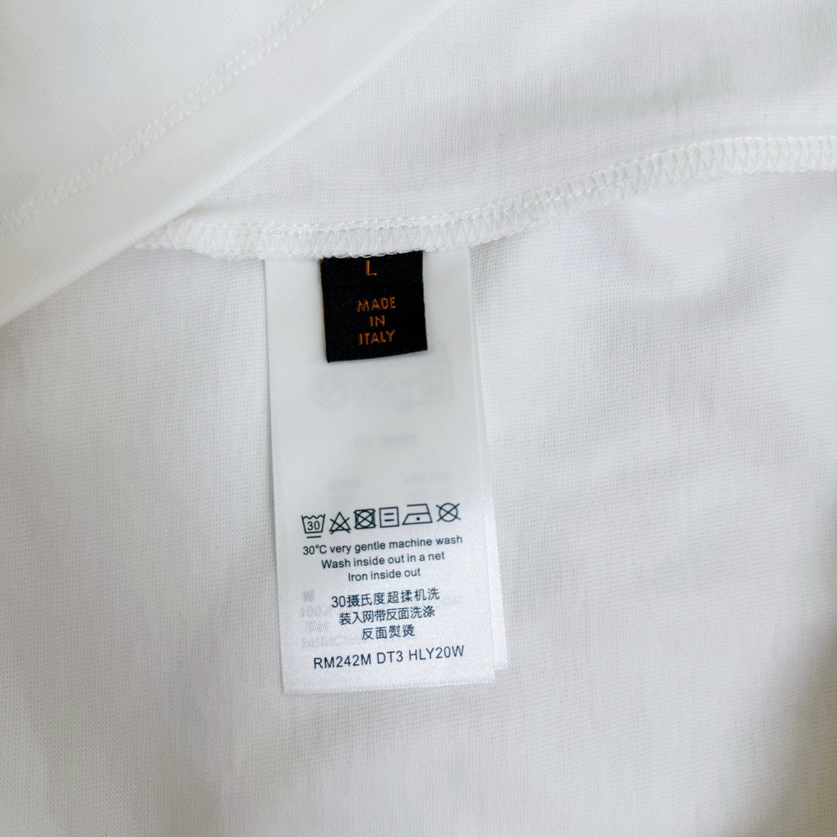 VV Embroidered leather logo T-shirt 1825042507