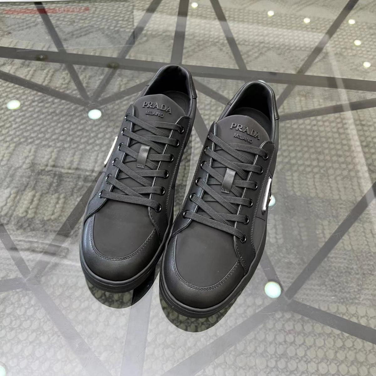 PR triangle logo sneakers 1824091312