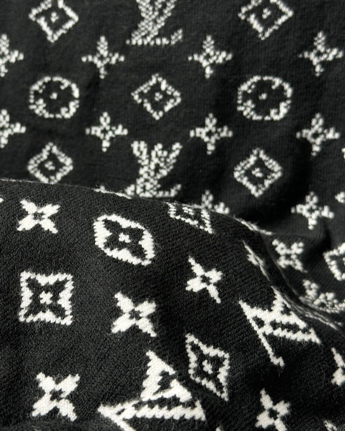 VV Gradient casHHere knitted sweater 1824102101