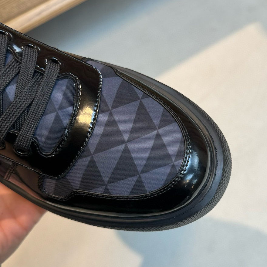 PR triangle logo sneakers 1824091311