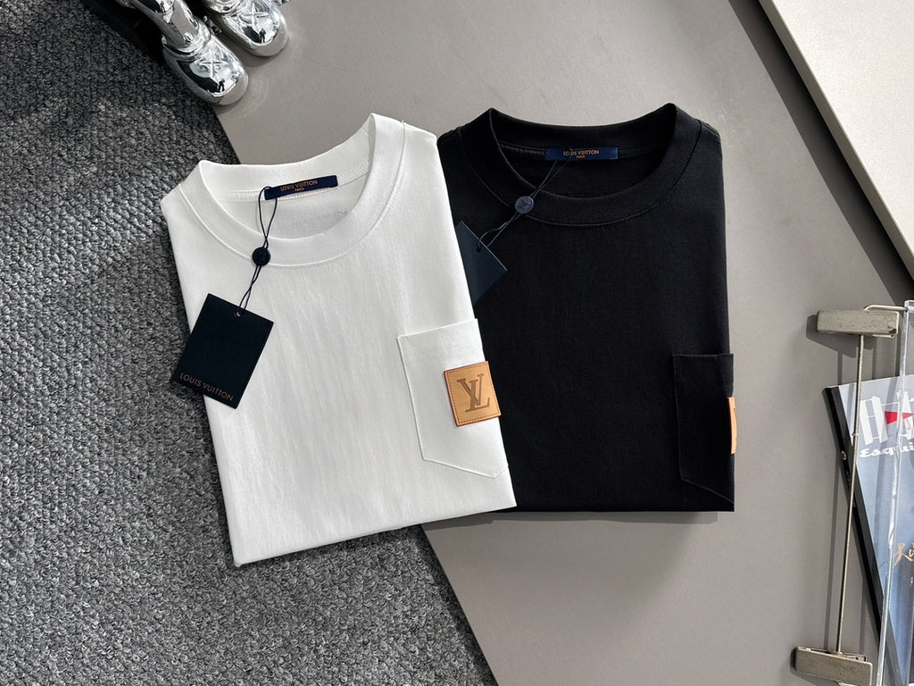 VV T-shirt with lettering on the hem 1825042503