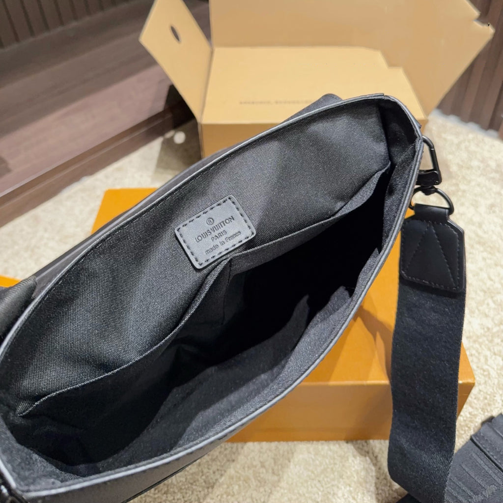 V take off flap messenger bag 1825102203