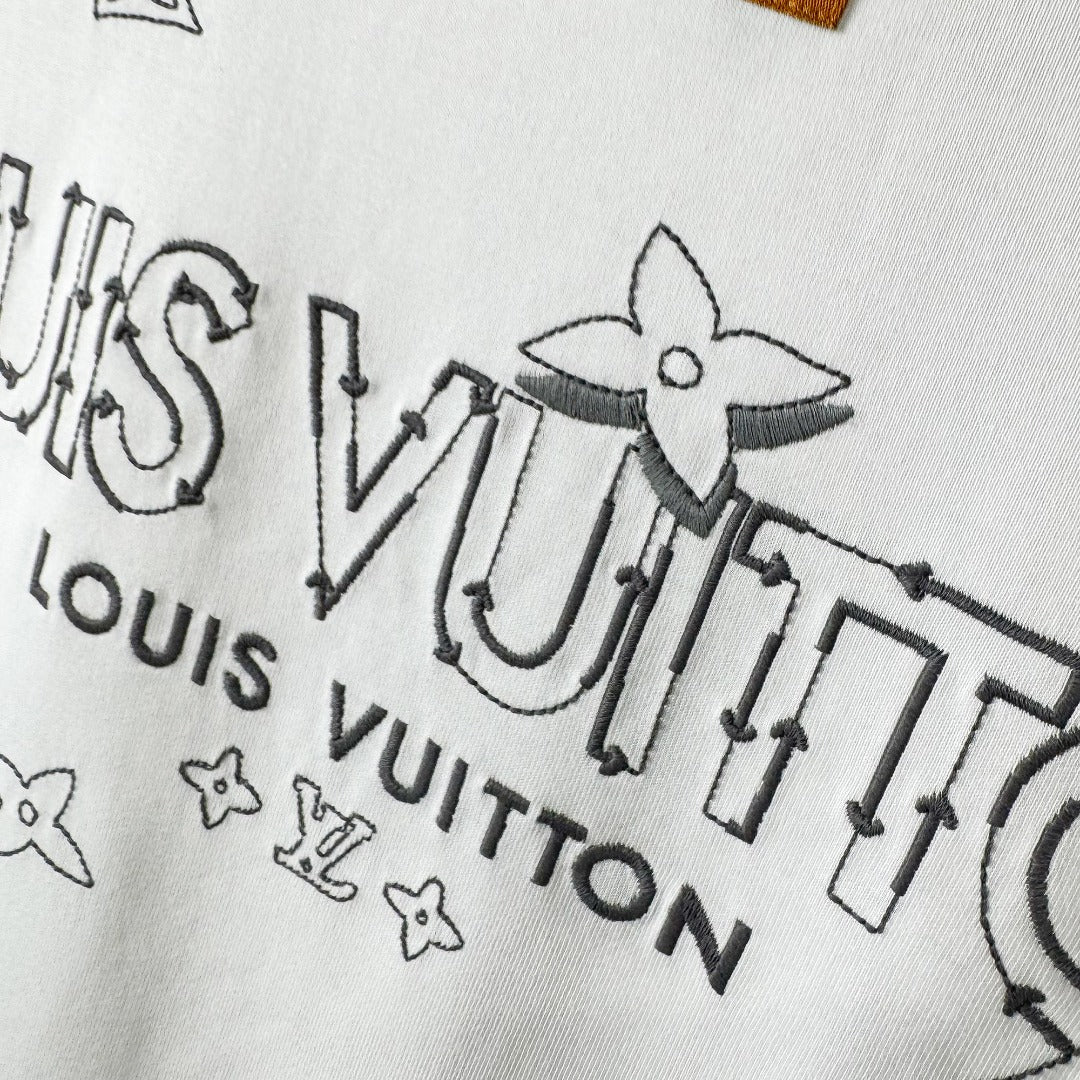 VV Embroidery letters T-shirt 1825060603