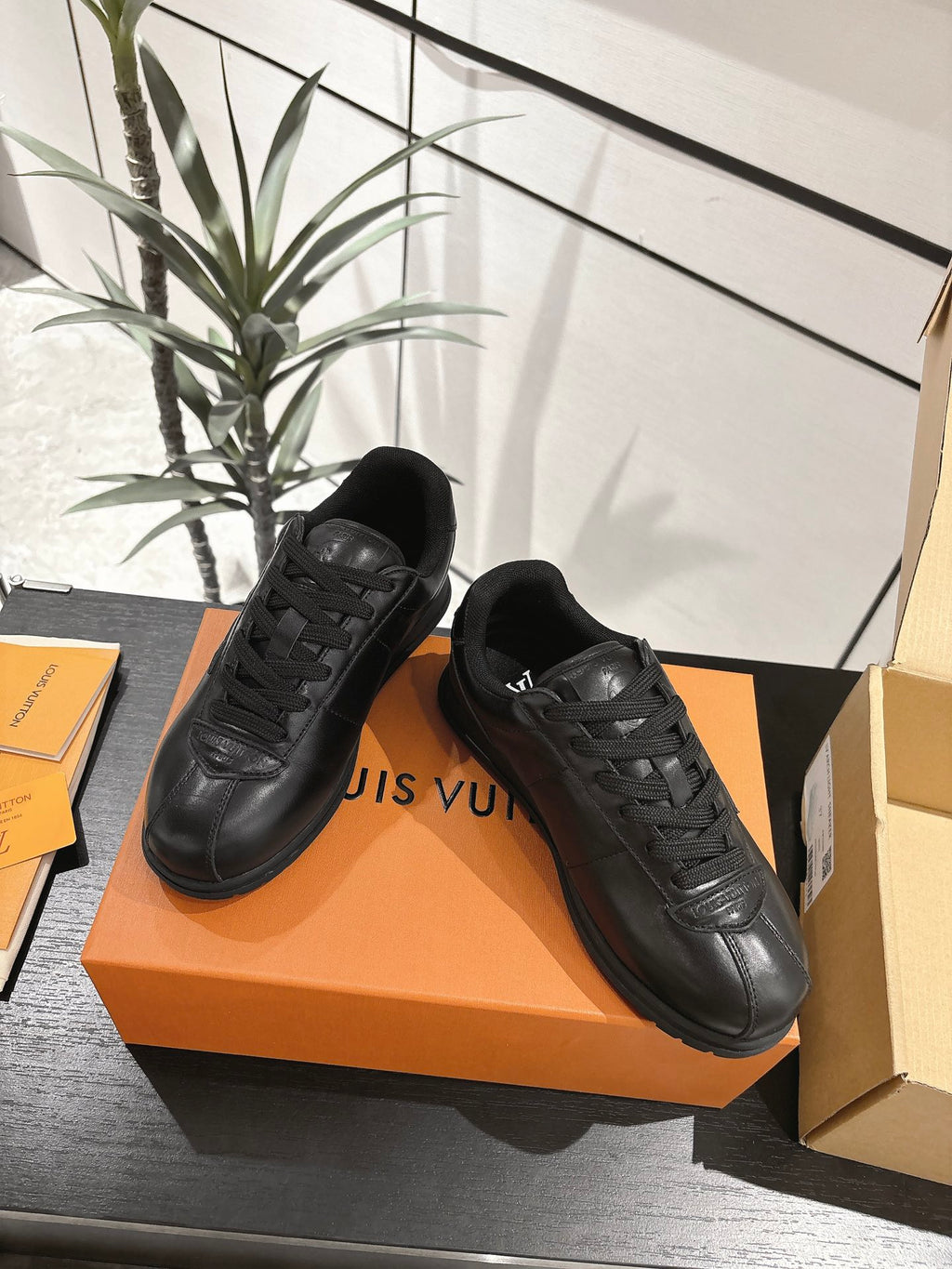 VV Sneaker 1825060605