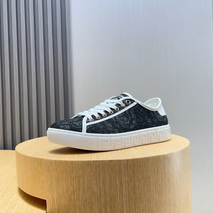 VS Barocco Greca Trainers 1825061913