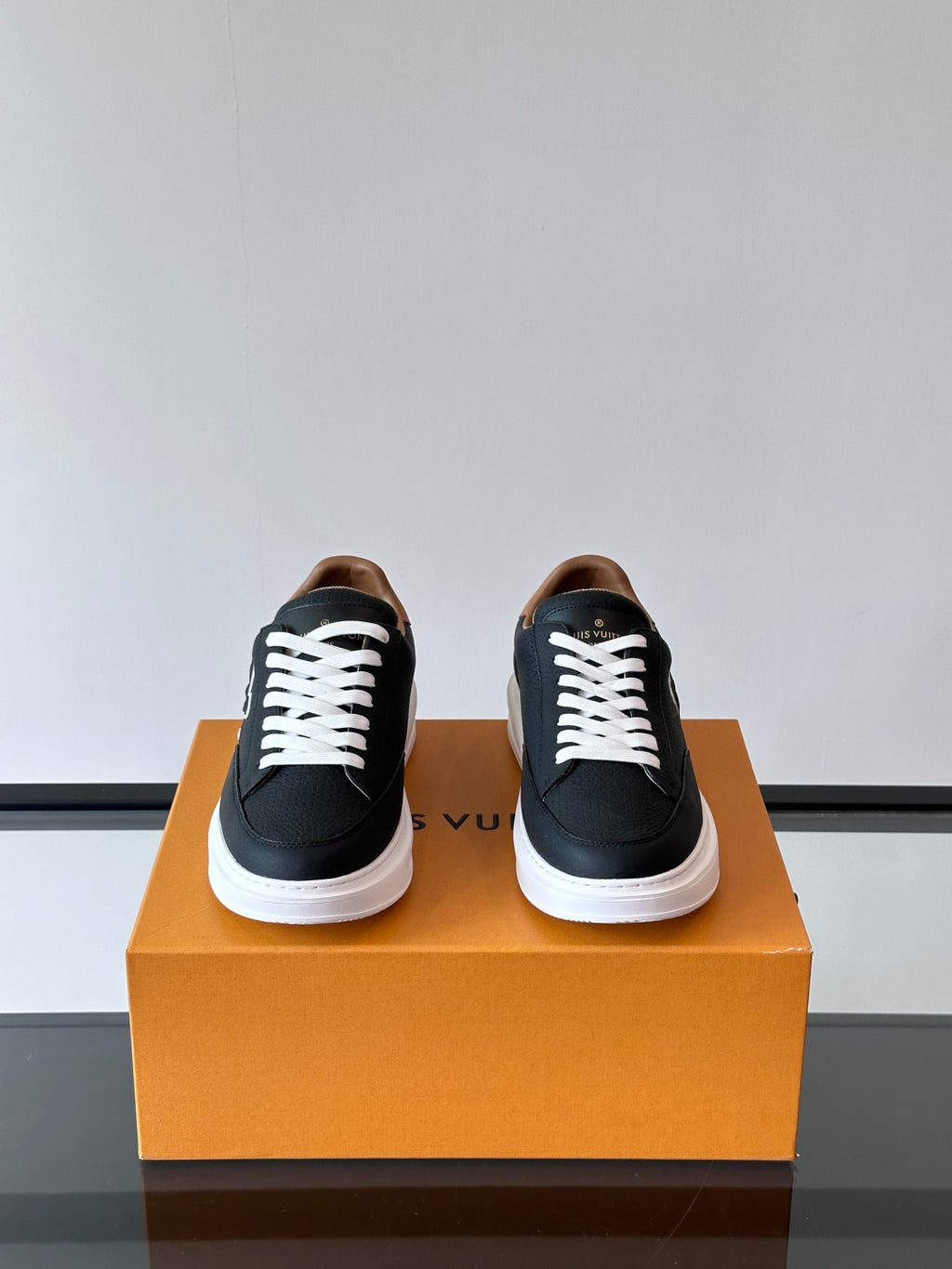 VV  Beverly Hills Breathable Sneaker 1825052107