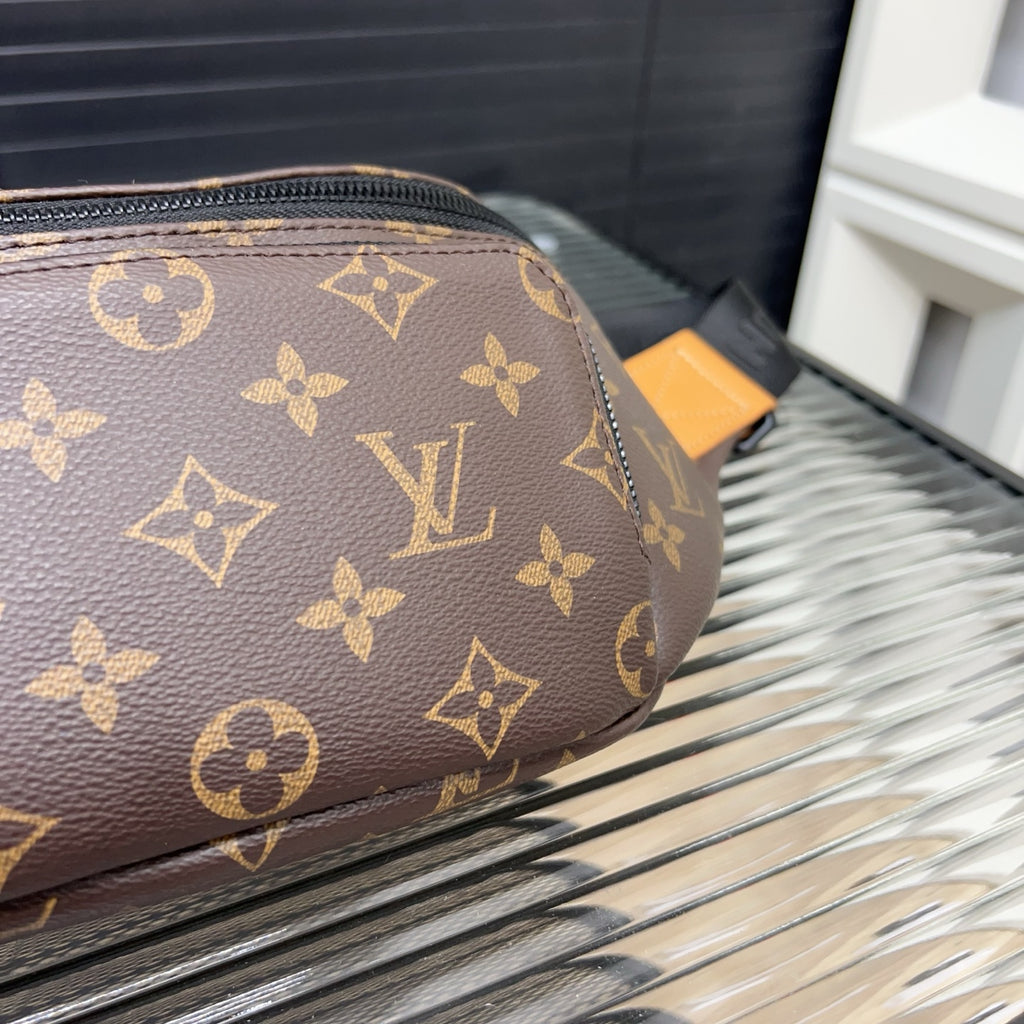 VV Bumbag Crossbody chest bag 1825052311