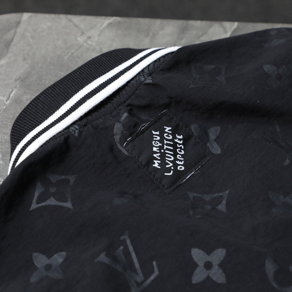VV Jacquard Logo Casual T-shirt, Elastic Shorts 1825061816