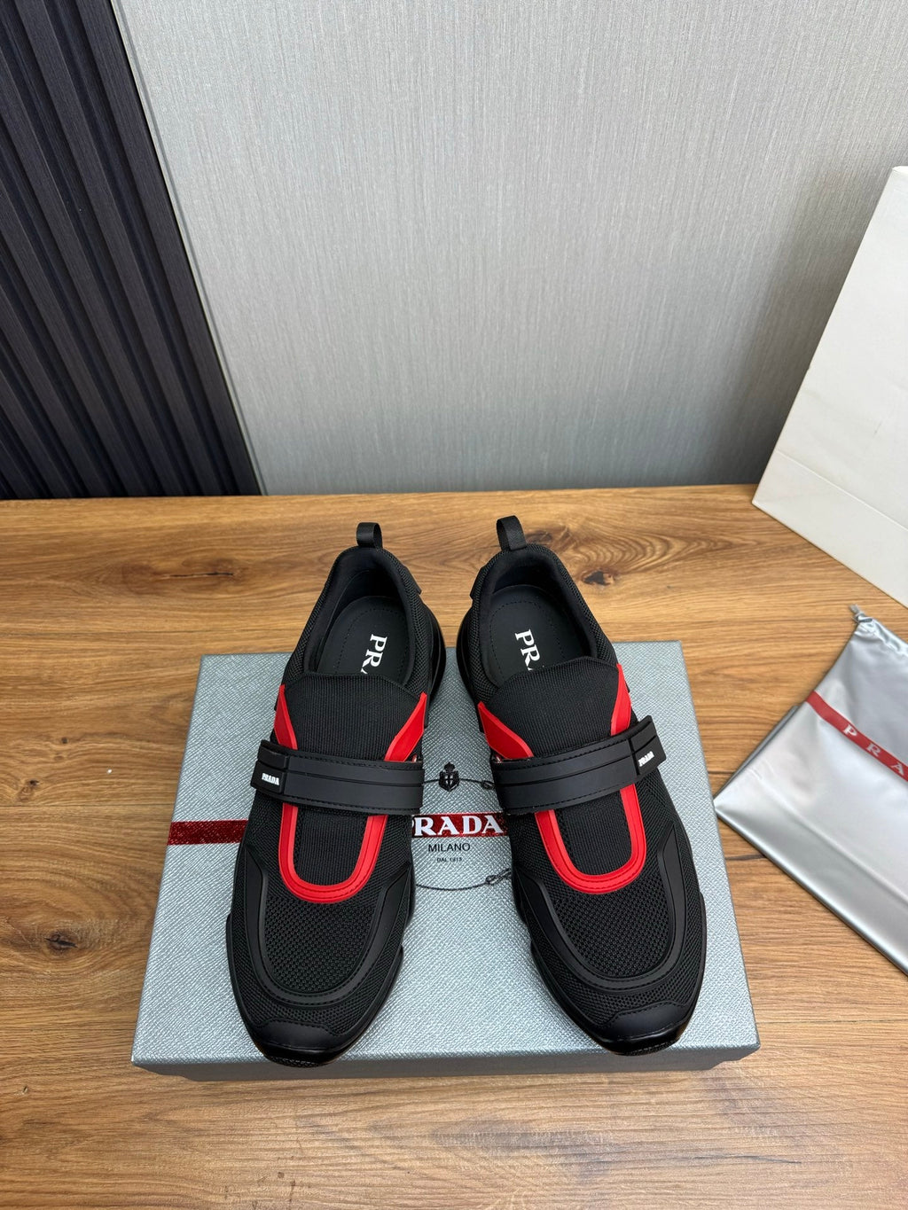 PR sneakers 1826051402