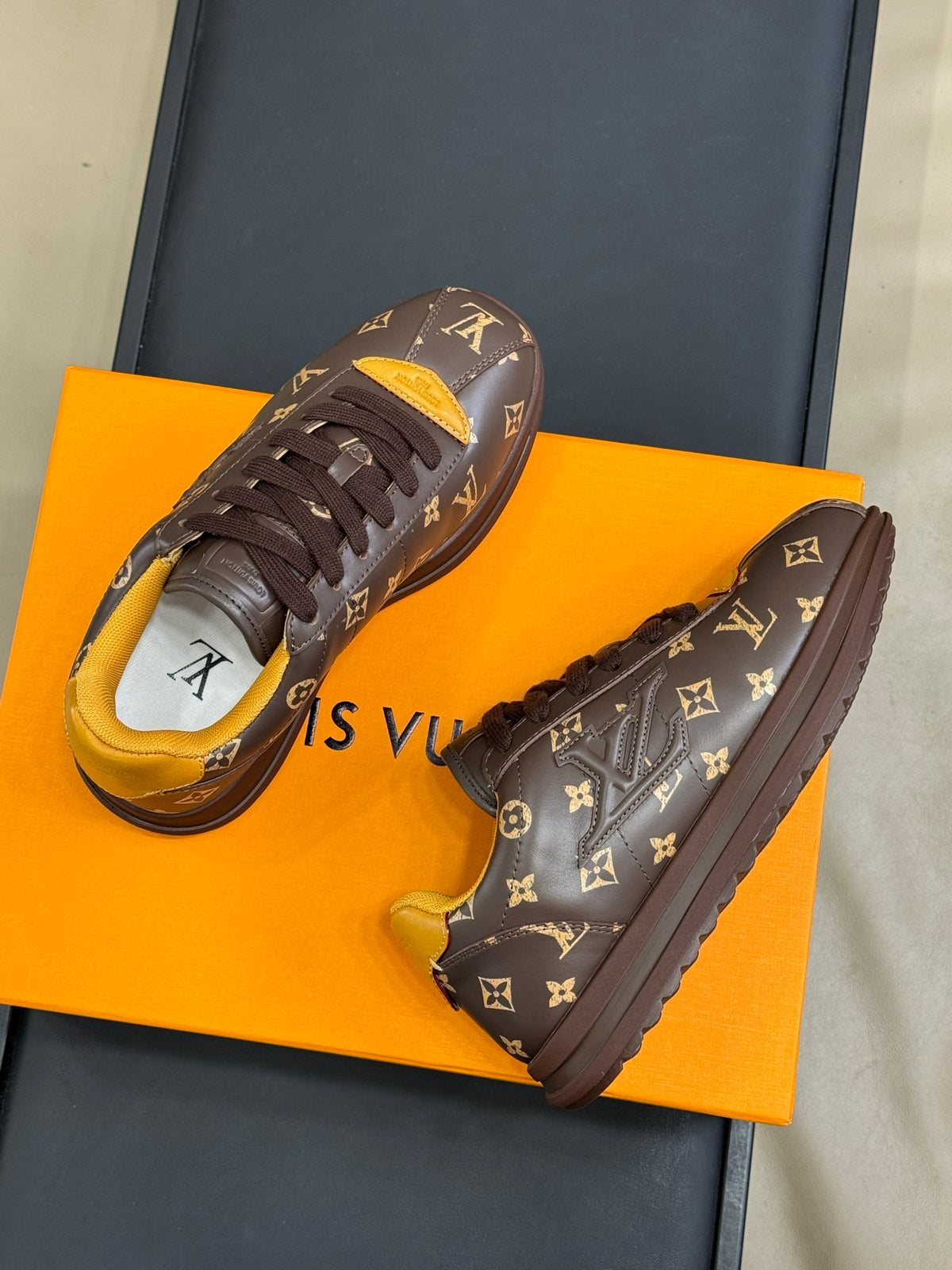 VV Sneaker 1825060605