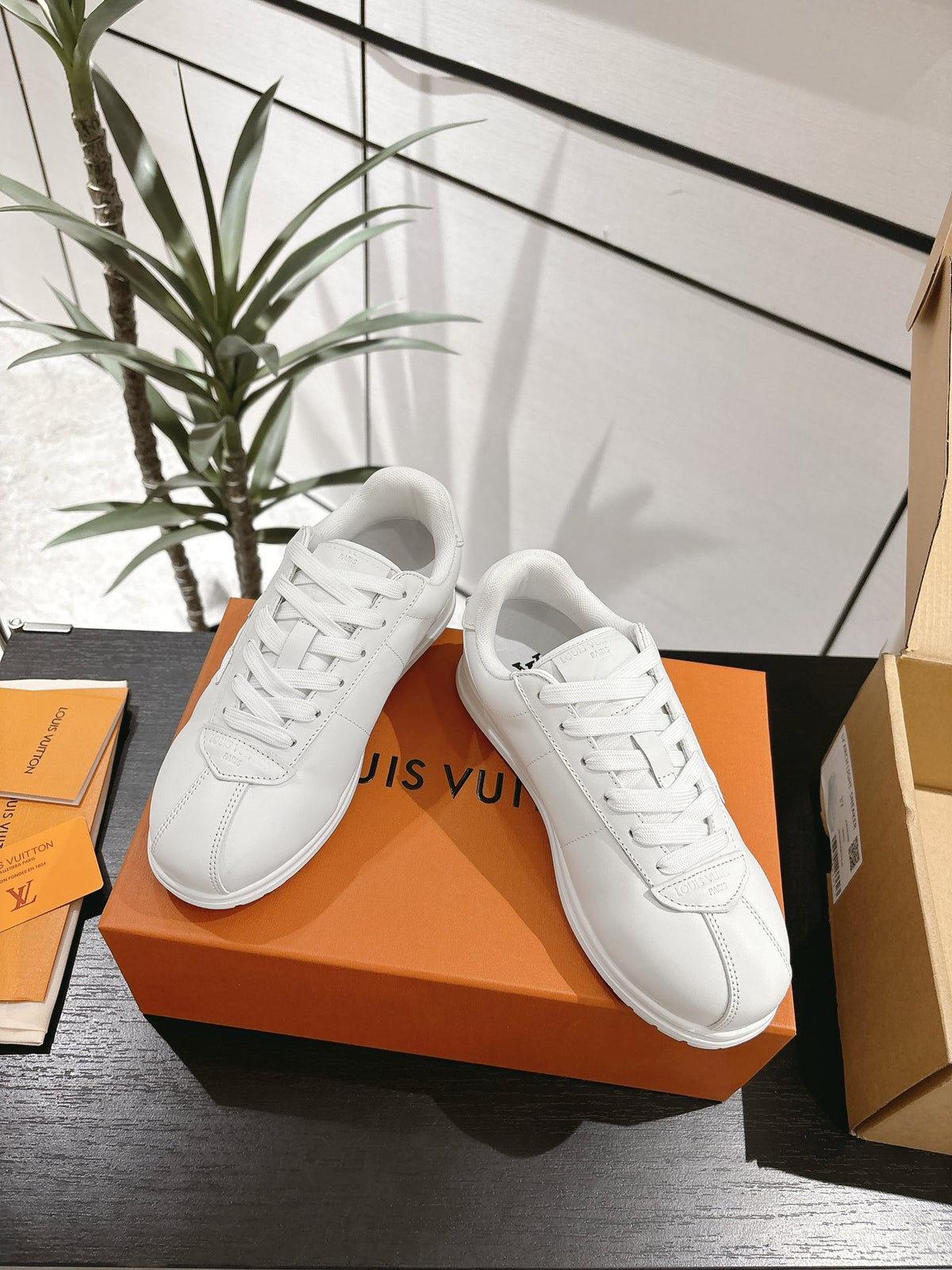 VV Sneaker 1825060605
