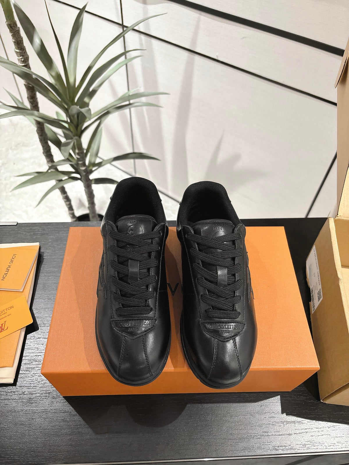 VV Sneaker 1825060605