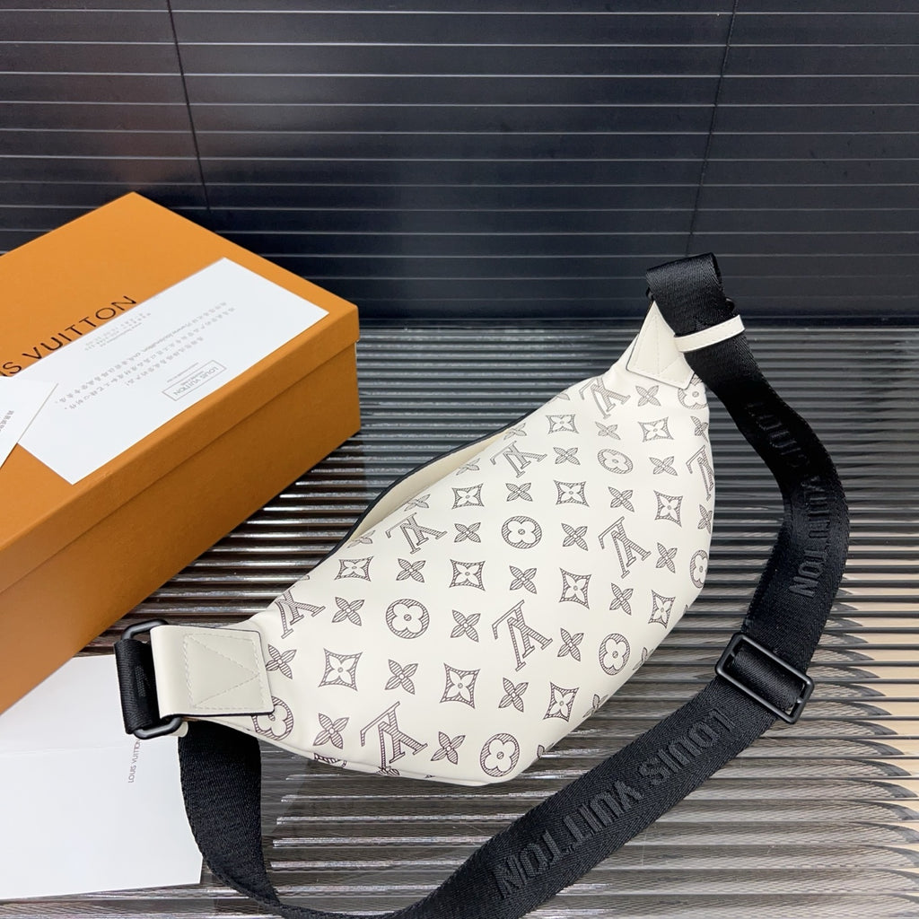 VV Bumbag Crossbody chest bag 1825052311