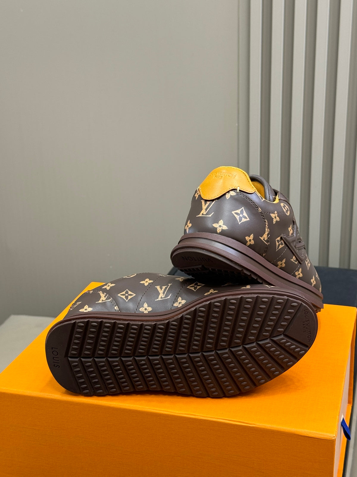 VV Sneaker 1825060605