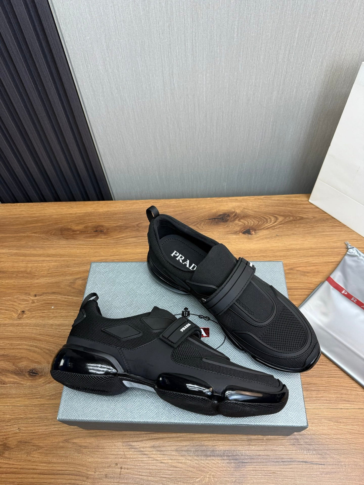 PR sneakers 1826051402