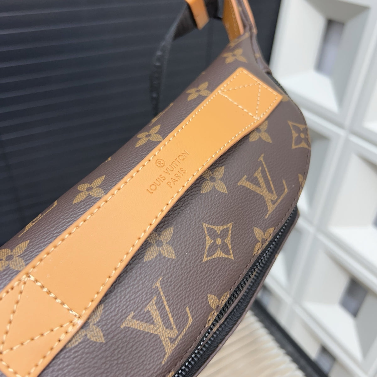 VV Bumbag Crossbody chest bag 1825052311