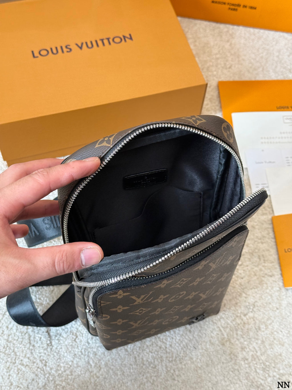 VV chest bag 1825111306