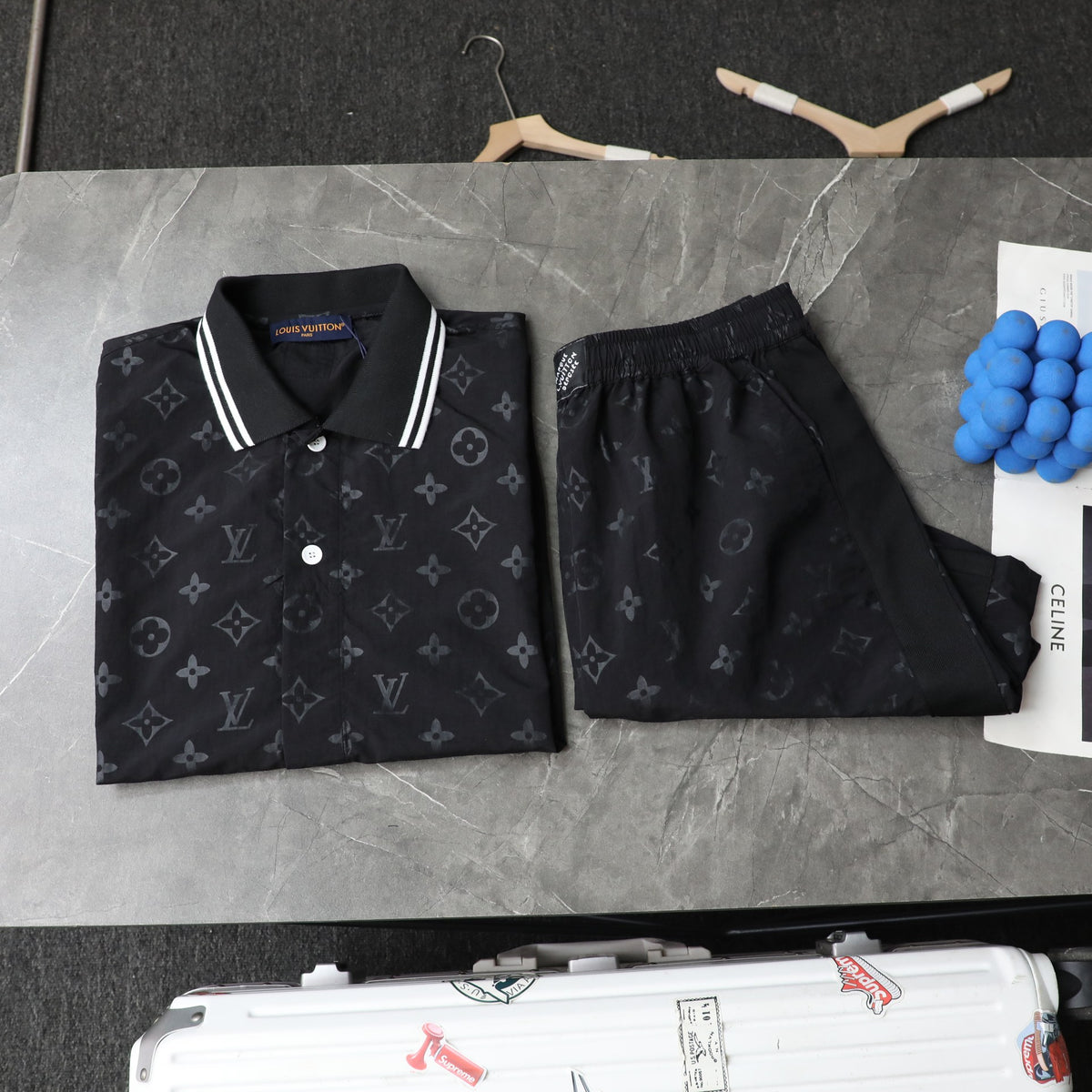 VV Jacquard Logo Casual T-shirt, Elastic Shorts 1825061816