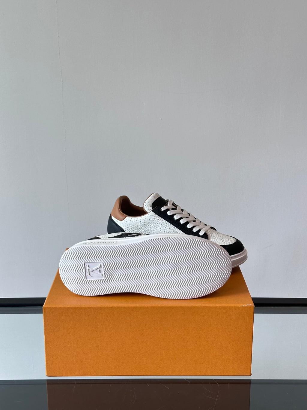 VV  Beverly Hills Breathable Sneaker 1825052107