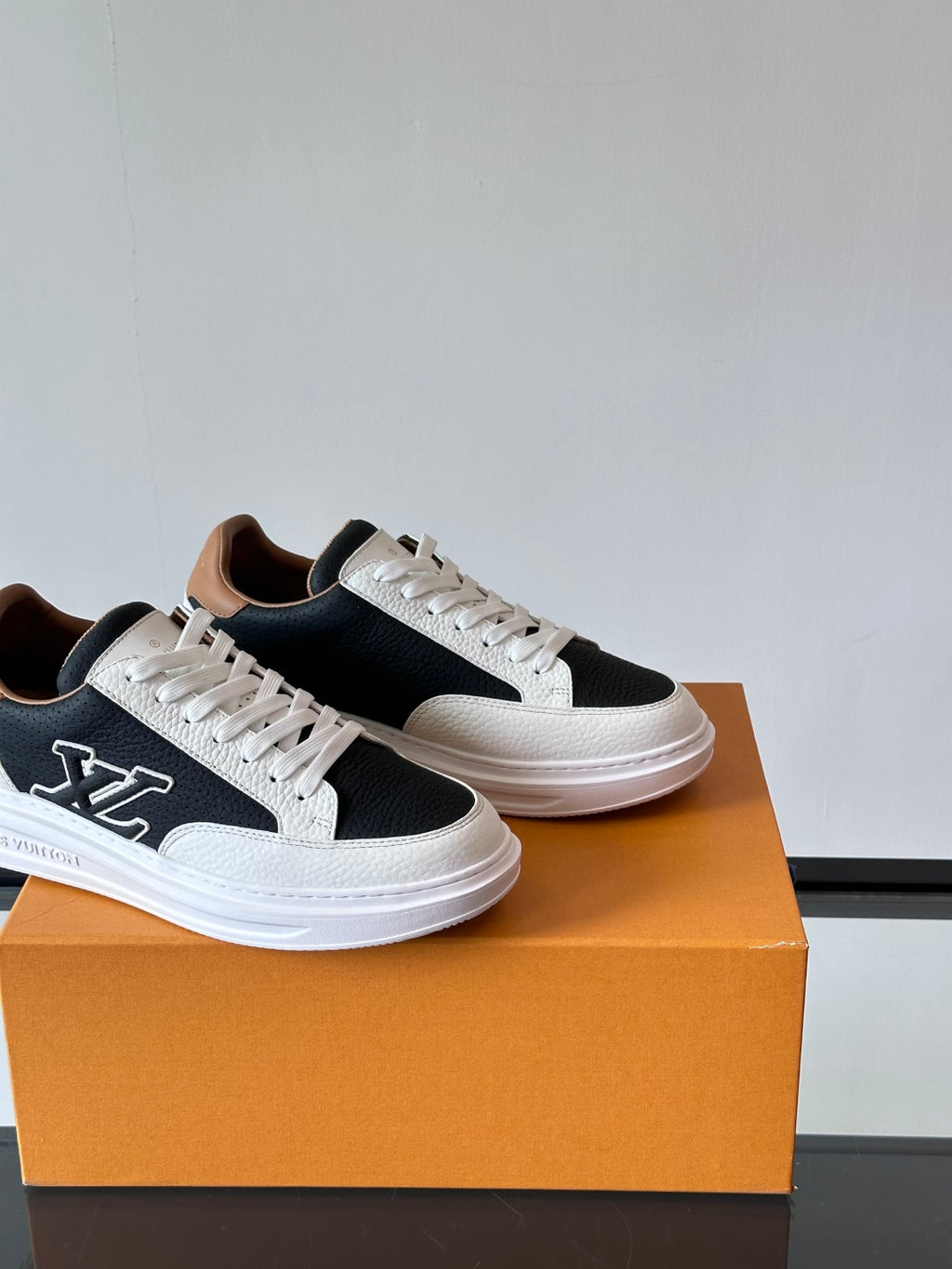 VV  Beverly Hills Breathable Sneaker 1825052107