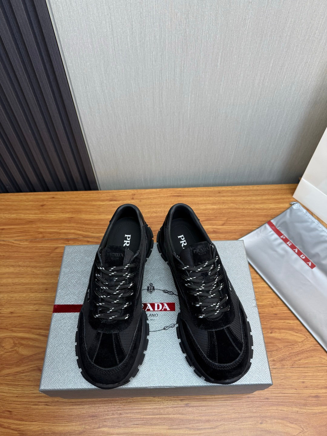 PR sneakers 1826051901