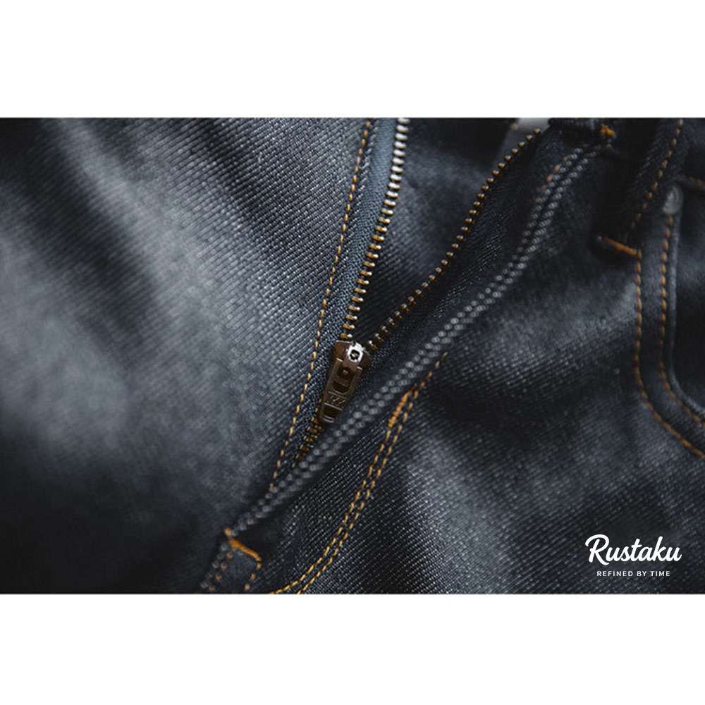 赤耳セルビッチ　13.8オンステーパードデニムパンツ